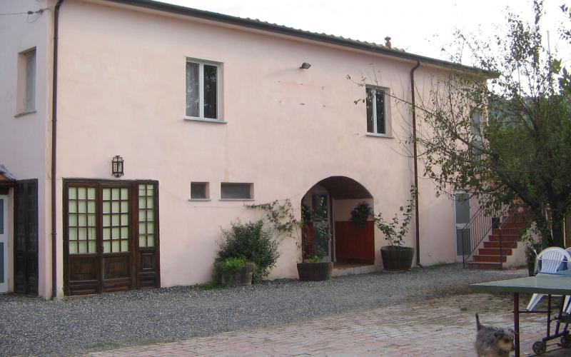 Farmhouse Ameglia, the building with the rooms